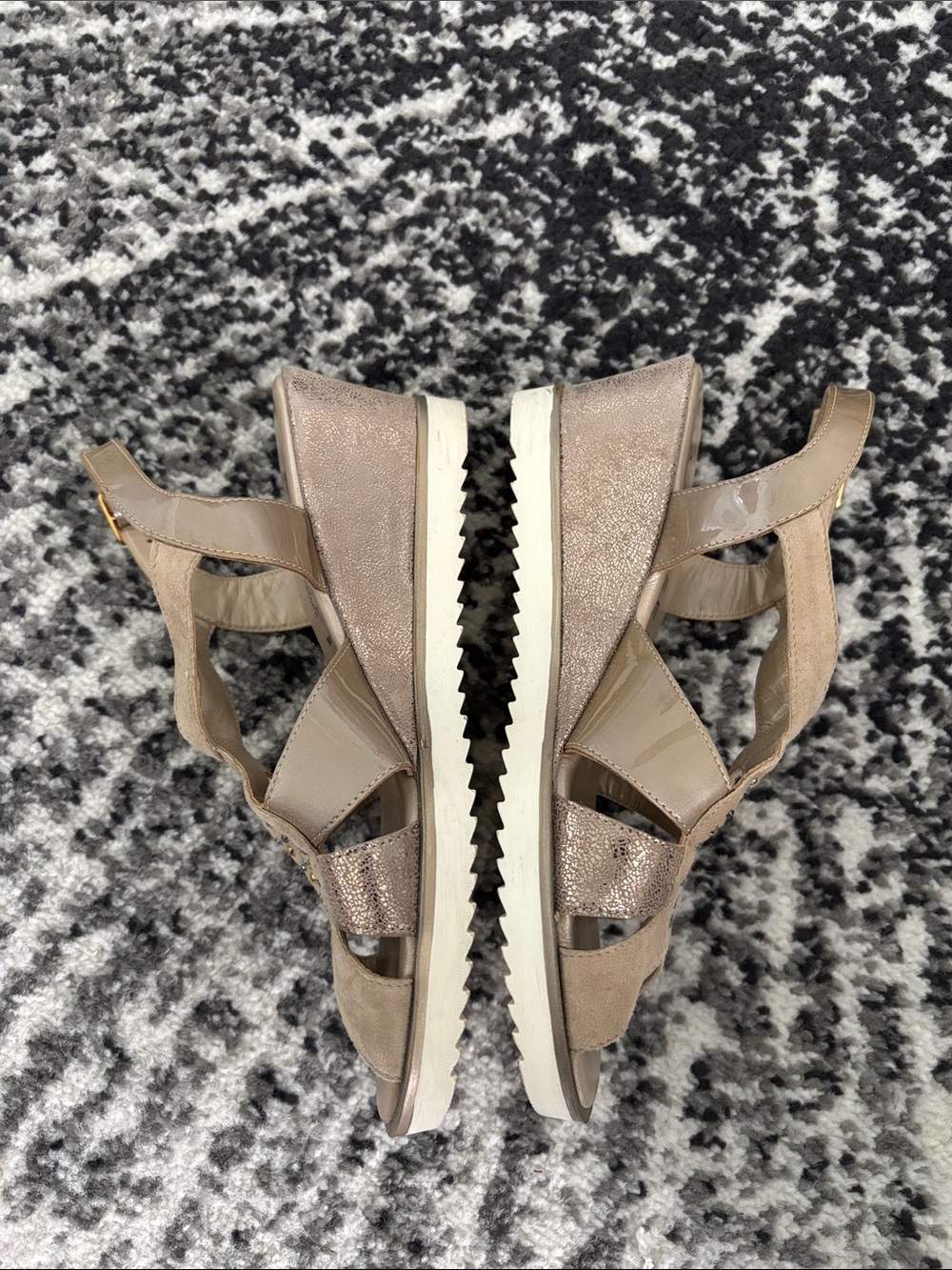 Varese Women's Taupe Suede Wedge Sandals with Stud Detail, Sz 5 - Picture 4 of 4